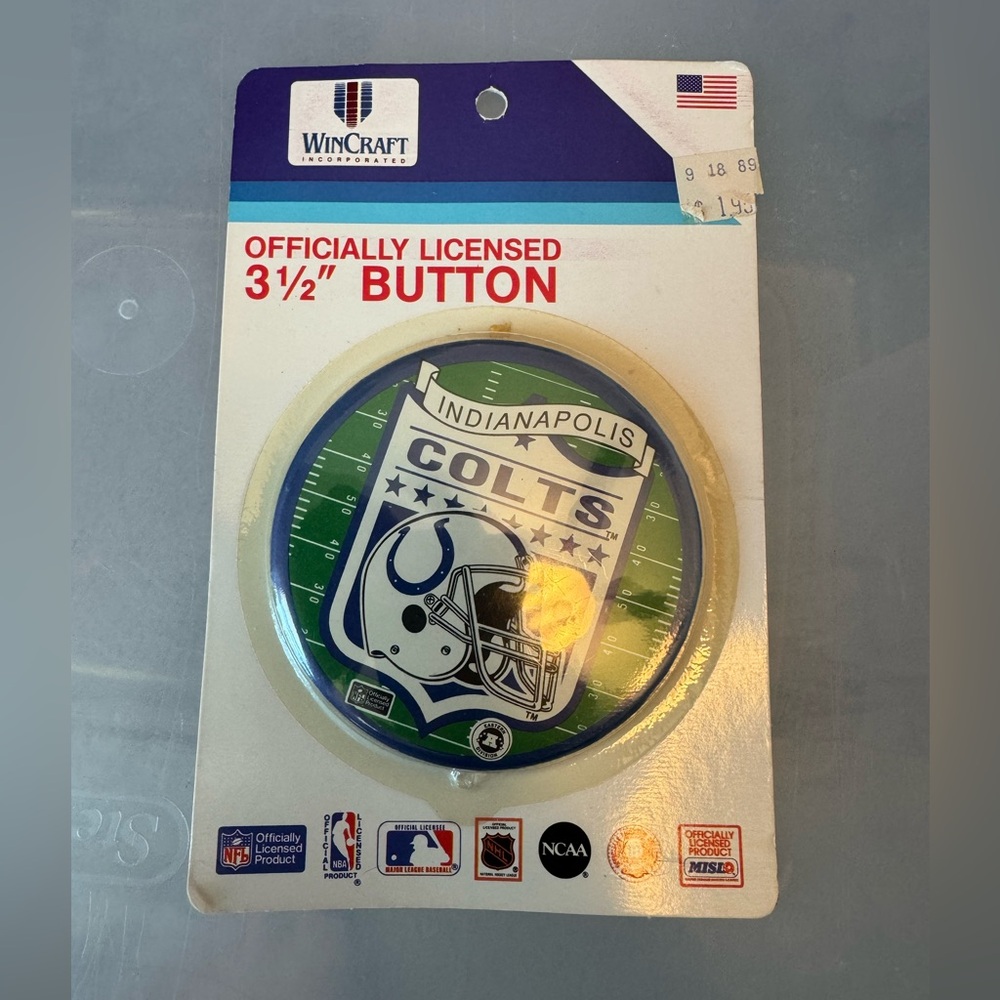 Vintage Officially Licensed Indianapolis Colts 3 1/2in Collectable Button. NIB